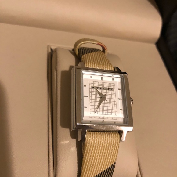 Burberry watch - FIXED PRICE - Picture 2 of 8